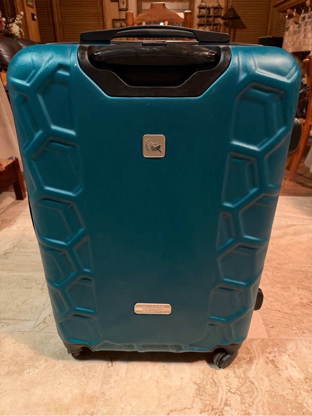 Like New Mia Toro Italia Aqua Green 26” ‘Molded Art’ Hard Sided Spinner Suitcase